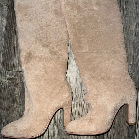 New ISNOM Suede Tan boots in a size 6.5. - Picture 8 of 10